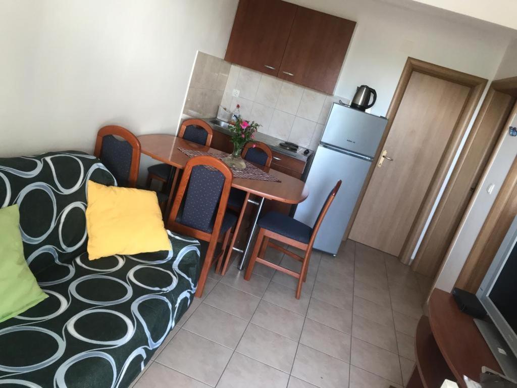 Apartments Iva Rogoznica  Eksteriør billede